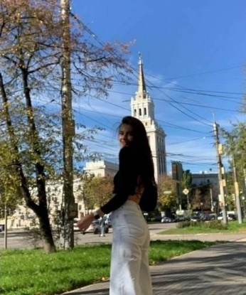 Встречи со мной - это настоящая экстаз и незабываемые моменты наслаждения. В Москве я существую, чтобы доставлять удовольствие и счастье. У меня широкий спектр услуг, среди которых интим массаж, французский без резинки, классика, анал, стриптиз и многое другое. Кроме того, я умею слушать и уважать твои фантазии. Мои фото подтверждают мою красоту и сексуальность, а положительные отзывы только увеличивают страсть. Дай мне шанс показать, насколько я особенная. Жду нашей встречи, чтобы подарить тебе незабываемые мгновения! 💋🔥 Вика